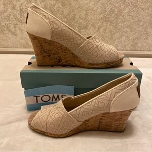 TOMS Cream and Beige Diamond Patterned Wedges